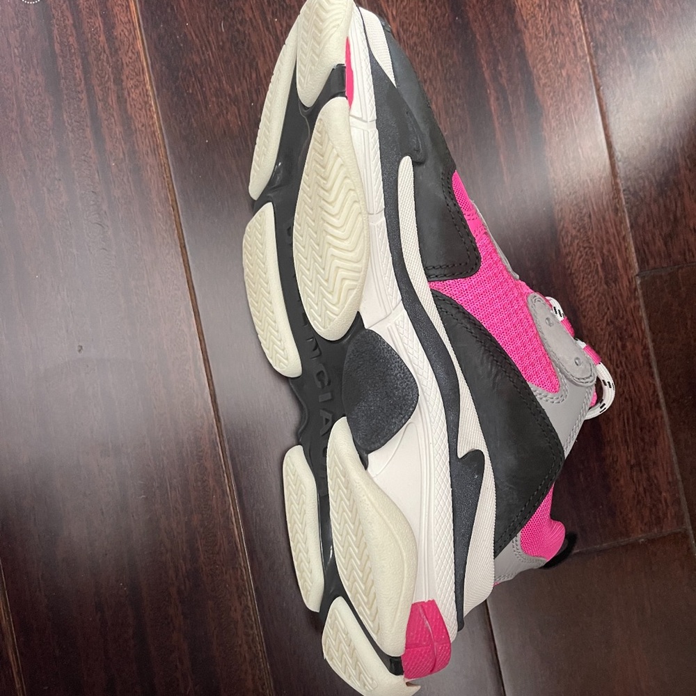 Balenciaga brand new triple s sneaker size 5